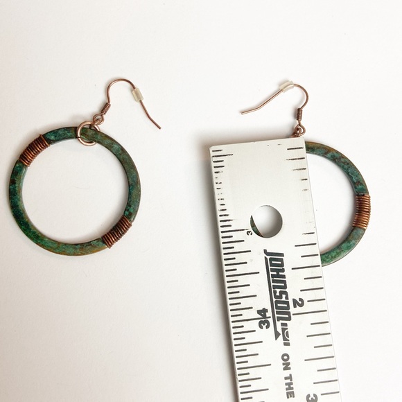 Copper patina boho circle drop earrings - Picture 4 of 5